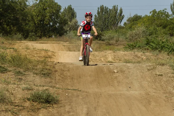 Odessa Ukraine Agosto 2018 Atletas Bicicletas Esportivas Competem Terreno Montanhoso — Fotografia de Stock