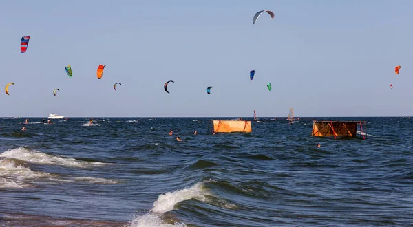 Odessa Ucrania Agosto 2017 Kiteboarding Entretenimiento Olas Marinas Deportes Extremos — Foto de Stock