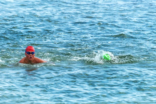 Odessa Ukrajna 2018 Oceanman Nyílt Nyíltvízi Úszóverseny Gyermekek Számára Úszó — Stock Fotó