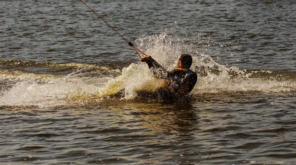 Wake Park Sommaren Beach Vattensporter Idrottsman Glider Ombord Vatten Skyt — Stockfoto