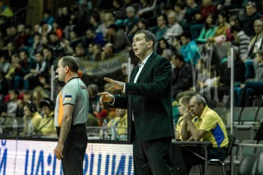 Odessa, Ukrayna - 25 Aralık 2015: Süper Ligi Ukrayna'nın basketbol Derby Bk Odessa tarih ve kimyager maçı. Yoğun dramatik an oyun.