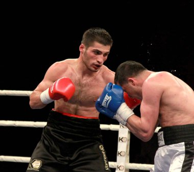 Odessa, Ukrayna - 31 Nisan 2014: mishiko beseliya - khavazhy khatsyhau ve Ukrayna - belarus Professional sürümü k2, 31 Mayıs 2014 yılında odessa, Ukrayna boks boks ring. 