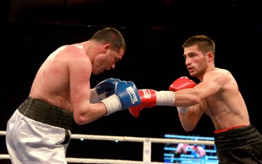 Odessa, Ukrayna - 31 Nisan 2014: mishiko beseliya - khavazhy khatsyhau ve Ukrayna - belarus Professional sürümü k2, 31 Mayıs 2014 yılında odessa, Ukrayna boks boks ring. 