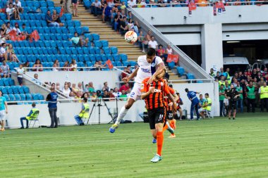 Odessa, Ukrayna - 14 Ağustos 2015: Fc Shakhtar Donetsk ve Fc Dnipro Dnipropetrovsk Ukrayna Kupası maçında top için kavga ediyorlar. Ayrıntı oyunun.