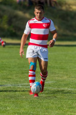 Odessa, Ukrayna - 10 Eylül 2017: Uluslararası rugby turnuva ekipleri Chisinau - Moldova ve Odessa - Ukrayna arasında. Sıkı rugby oyunu yeşil çim sahada parçası