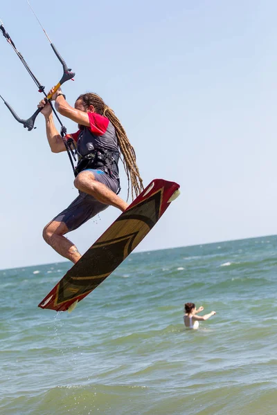 Одеса Україна Серпня 2017 Kiteboarding Розваги Морські Хвилі Екстремальних Видів — стокове фото