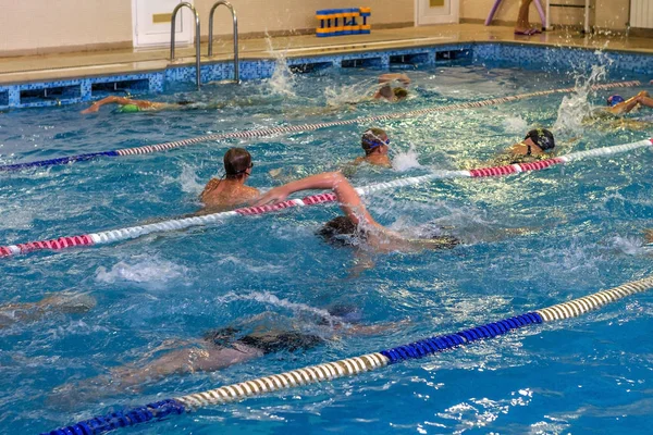 Odessa Ukraine Setembro 2016 Natação Esportiva Piscina Durante Atletas Triatlo — Fotografia de Stock