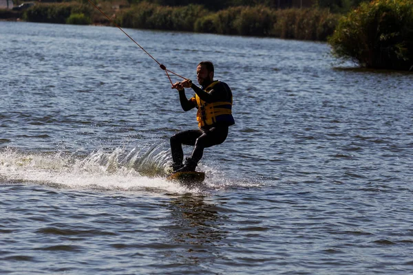 Wake Park Summer Beach Water Sports Athlete Glides Board Water — Stock Photo, Image