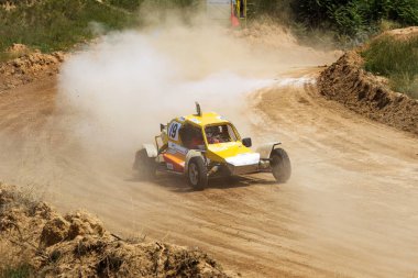 Odessa, Ukrayna - 29 Haziran: Ukrayna Kupası Şampiyonası motocross yarış pisti Zhivagova dağ, Odessa. Yetişkin biniciler ve çocuklar, 29 Haziran 2013 Odessa, Ukrayna
