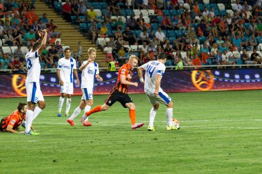 Odessa, Ukrayna - 14 Ağustos 2015: Fc Shakhtar Donetsk ve Fc Dnipro Dnipropetrovsk Ukrayna Kupası maçında top için kavga ediyorlar. Ayrıntı oyunun.