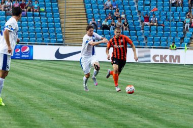 Odessa, Ukrayna - 14 Ağustos 2015: Fc Shakhtar Donetsk ve Fc Dnipro Dnipropetrovsk Ukrayna Kupası maçında top için kavga ediyorlar. Ayrıntı oyunun.