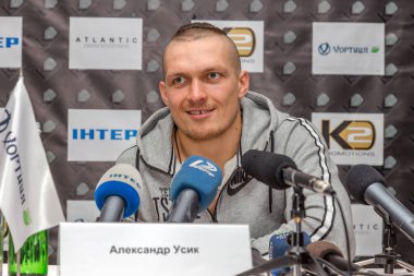 Odessa, Ukrayna - ö. 21 Nisan 2014: basın toplantısında dünya boks şampiyonu, Olimpiyat Şampiyonu alexander usik - Ukrayna k2 sürüm cesar ile mücadele önce david krens (el russo) - Arjantin 21 Nisan 2014 yılında odessa, Ukrayna.