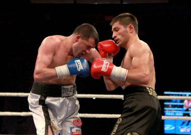 Odessa, Ukrayna - 31 Nisan 2014: mishiko beseliya - khavazhy khatsyhau ve Ukrayna - belarus Professional sürümü k2, 31 Mayıs 2014 yılında odessa, Ukrayna boks boks ring. 