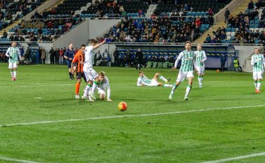 Odessa, Ukrayna - 3 Aralık 2015: Fc Karpaty ve Shakhtar Donetsk Ukrayna Kupası topu için Şampiyonlar Ligi mücadelede bir maçta. Ayrıntı oyunun.