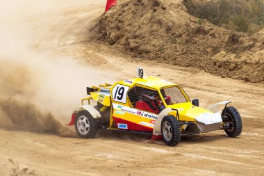 Odessa, Ukrayna - 29 Haziran: Ukrayna Kupası Şampiyonası motocross yarış pisti Zhivagova dağ, Odessa. Yetişkin biniciler ve çocuklar, 29 Haziran 2013 Odessa, Ukrayna