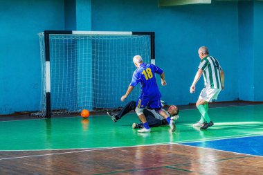 Odessa, Ukrayna -11 Eylül 2016: mini-futbol spor, sporcular büyük 60 + ve 40 + gazileri arasında Ukrayna Kupası. Oyun Futsal Şampiyonası puan. Oyunu mini futbol