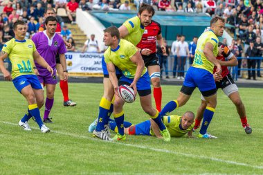Odessa, Ukrayna - 15 Mayıs 2016: Yarı final UEFA Kupa Rugby. Ukrayna ekibi ile Moldova arasındaki gergin oyun. Avrupa Kupası Rws IRB gümüş madalya için savaş