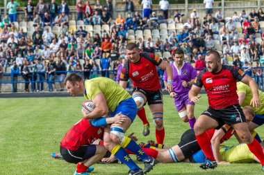 Odessa, Ukrayna - 15 Mayıs 2016: Yarı final UEFA Kupa Rugby. Ukrayna ekibi ile Moldova arasındaki gergin oyun. Avrupa Kupası Rws IRB gümüş madalya için savaş