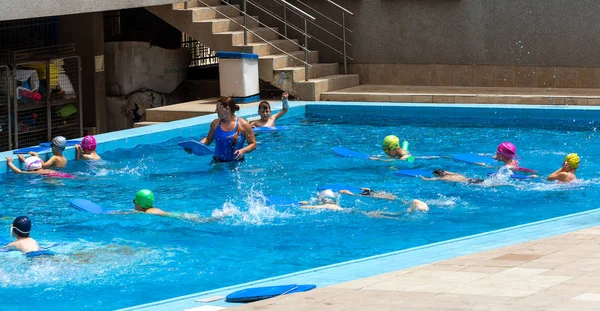 Varna Bulgarije Mei 2017 Charmante Gelukkige Kinderen Genieten Zwemmen Met — Stockfoto