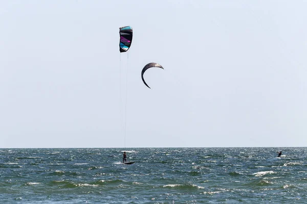 Odessa Ucrania Agosto 2017 Kiteboarding Entretenimiento Olas Marinas Deportes Extremos — Foto de Stock