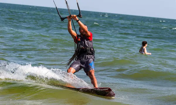 Одеса Україна Серпня 2017 Kiteboarding Розваги Морські Хвилі Екстремальних Видів — стокове фото