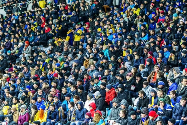 Одеса Україна Березня 2016 Футбольні Вболівальники Глядачам Трибунах Стадіону Емоційно — стокове фото