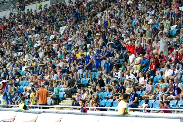 Odessa Ukraina Augusti 2015 Fotboll Fläktar Och Åskådare Läktaren Stadion — Stockfoto