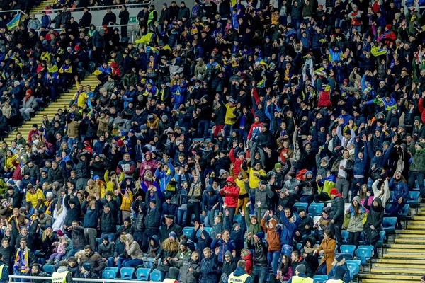 Odessa Ucraina Marzo 2016 Tifosi Calcio Spettatori Tribuna Dello Stadio — Foto Stock