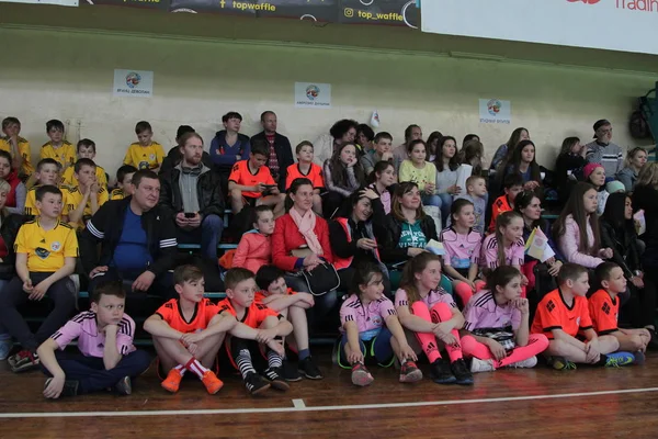 Odessa, Ukrayna - 29 Nisan 2017: rugby ligi özel spor okulu odessa maçın sırasında oyuncular destekleyen seyirci