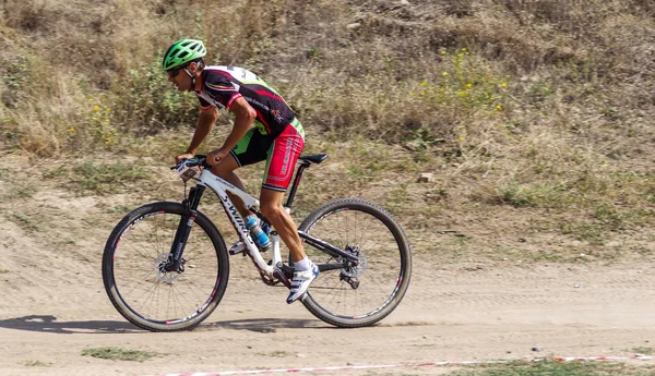 Odessa Ukrayna Ağustos 2018 Sporcular Spor Bisiklet Üzerinde Dağlık Arazide — Stok fotoğraf