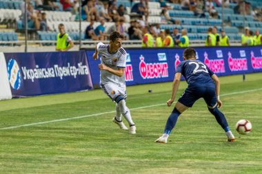 Odessa, Ukrayna - 3 Ağustos 2018: duygusal futbol taraftarları destek ekibi stadyumunda futbol kulübü Djurgardens Eğer İsveç oyun Uefa Avrupa Ligi oyun sırasında. Kalabalık futbol taraftarları Stadyumu futbol
