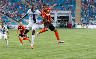 Odessa, Ukrayna - 14 Ağustos 2015: Fc Shakhtar Donetsk ve Fc Dnipro Dnipropetrovsk Ukrayna Kupası maçında top için kavga ediyorlar. Ayrıntı oyunun.