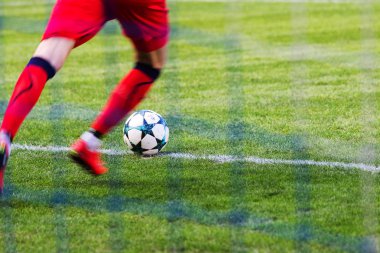 Odessa, Ukrayna-17 March2018: Ukrayna Premier Ligi takımları arasında futbol maçı Şampiyonlar Chernomorets (Odessa) ve çelik. Açılış Şampiyonası, beraberlik, geçit töreni, tekme kapıdan