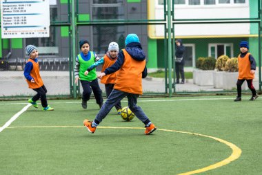 Odessa, Ukrayna - 23 Nisan 2017: Küçük çocuklar, çocuk min oyun