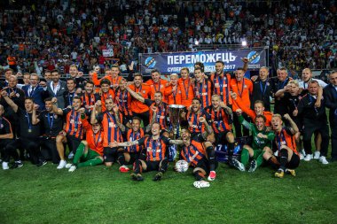 Odessa, Ukrayna - 15 Haziran 2017: Super Bowl Foxtrot. Shakhtar (Donetsk) - Dinamo (Kiev). Şampiyonlar Shakhtar, zafer sevinirler ve ödüllendirici kazandı - ödül Kupası