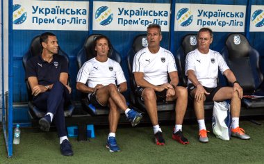 Odessa, Ukrayna - 9 Ağustos 2018: Gustavo Augusto Poyet Dominguez baş antrenör Bordeaux oyun Uefa Avrupa Ligi 2018 Fc Mariupol ' (Ukrayna) sırasında. Basın toplantısı koç Bordeaux Poyet Dominguez