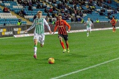Odessa, Ukrayna - 3 Aralık 2015: Fc Karpaty ve Shakhtar Donetsk Ukrayna Kupası topu için Şampiyonlar Ligi mücadelede bir maçta. Ayrıntı oyunun.