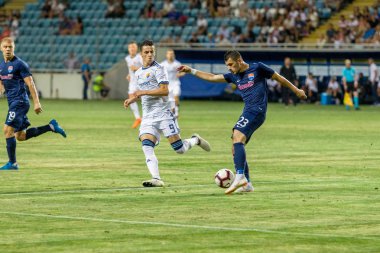Odessa, Ukrayna - 3 Ağustos 2018: duygusal futbol taraftarları destek ekibi stadyumunda futbol kulübü Djurgardens Eğer İsveç oyun Uefa Avrupa Ligi oyun sırasında. Kalabalık futbol taraftarları Stadyumu futbol