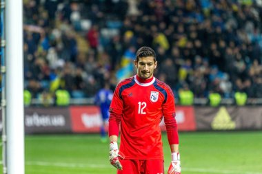 Odessa, Ukrayna -24 Mart 2016: Dostluk maçı (sarı) Ukrayna Millî Futbol takımı ve Kıbrıs (mavi) Milli takımı arasında. Yoğun maç oyun an.