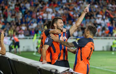 Odessa, Ukrayna - 15 Haziran 2017: Fc Dinamo (Kiev) gol gol ile Fc Shakhtar (Donetsk) sevinir. Futbolcular futbol oyunu zaferle sevinçle ve duygusal kutlamak