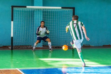 Odessa, Ukrayna -11 Eylül 2016: mini-futbol spor, sporcular büyük 60 + ve 40 + gazileri arasında Ukrayna Kupası. Oyun Futsal Şampiyonası puan. Oyunu mini futbol