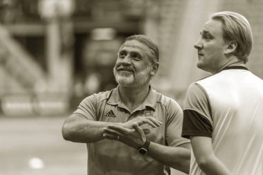 Odessa, Ukrayna - 3 Ağustos 2018: Baş antrenör Fc Djurgardens Eğer İsveç Melkemichel özcan futbol sahasına oyun Uefa Avrupa Ligi 2018 Fc Mariupol (Ukrayna ile sırasında)