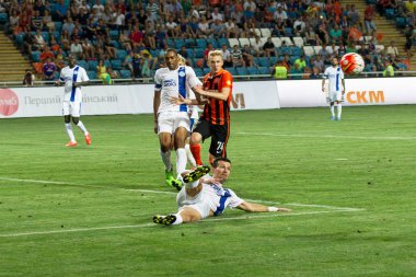 Odessa, Ukrayna - 14 Ağustos 2015: Fc Shakhtar Donetsk ve Fc Dnipro Dnipropetrovsk Ukrayna Kupası maçında top için kavga ediyorlar. Ayrıntı oyunun.