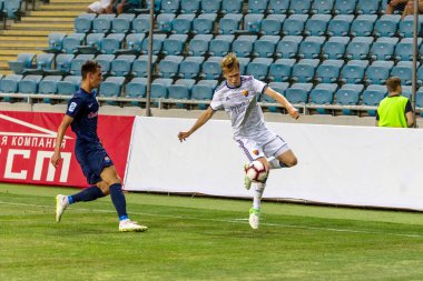Odessa, Ukrayna - 3 Ağustos 2018: duygusal futbol taraftarları destek ekibi stadyumunda futbol kulübü Djurgardens Eğer İsveç oyun Uefa Avrupa Ligi oyun sırasında. Kalabalık futbol taraftarları Stadyumu futbol