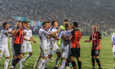 Odessa, Ukrayna - 21 Temmuz 2018: Ukrayna Super Kupası maç sırasında Fc Dinamo Kiev ve Shakhter Donetsk futbolcular kendi aralarında holigan kavga futbol sahasına düzenledi