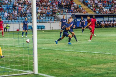 Odessa, Ukrayna - 9 Ağustos 2018: Uefa Avrupa Ligi 2018 Fc Mariupol (Ukrayna) - Fc Girondins de Bordeaux (Fransa) gergin bir futbol maçı Avrupa Ligi. Bordeaux - Fransa - kırmızı