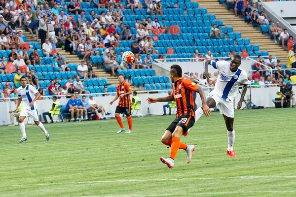 Odessa, Ukrayna - 14 Ağustos 2015: Fc Shakhtar Donetsk ve Fc Dnipro Dnipropetrovsk Ukrayna Kupası maçında top için kavga ediyorlar. Ayrıntı oyunun.