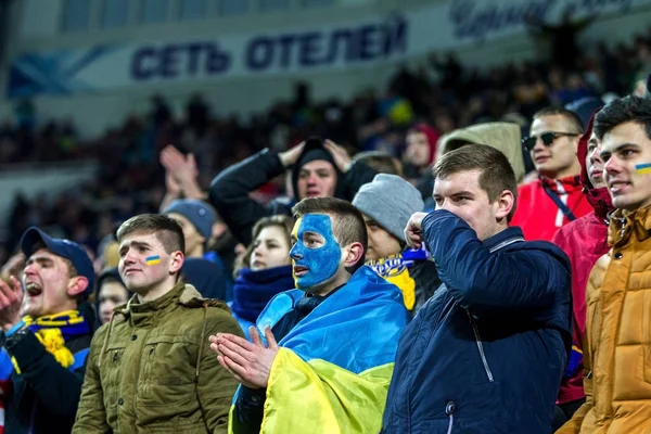 Odessa Ukraina Mars 2016 Fotbollsfans Och Åskådare Läktaren Stadion Känslomässigt — Stockfoto