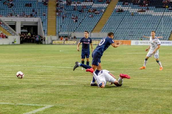 Odessa, Ukrayna - 3 Ağustos 2018: duygusal futbol taraftarları destek ekibi stadyumunda futbol kulübü Djurgardens Eğer İsveç oyun Uefa Avrupa Ligi oyun sırasında. Kalabalık futbol taraftarları Stadyumu futbol
