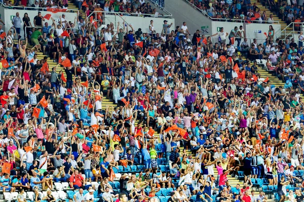 Odessa Ukraina Augusti 2015 Fotbollsfans Och Åskådare Läktaren Stadion Känslomässigt — Stockfoto